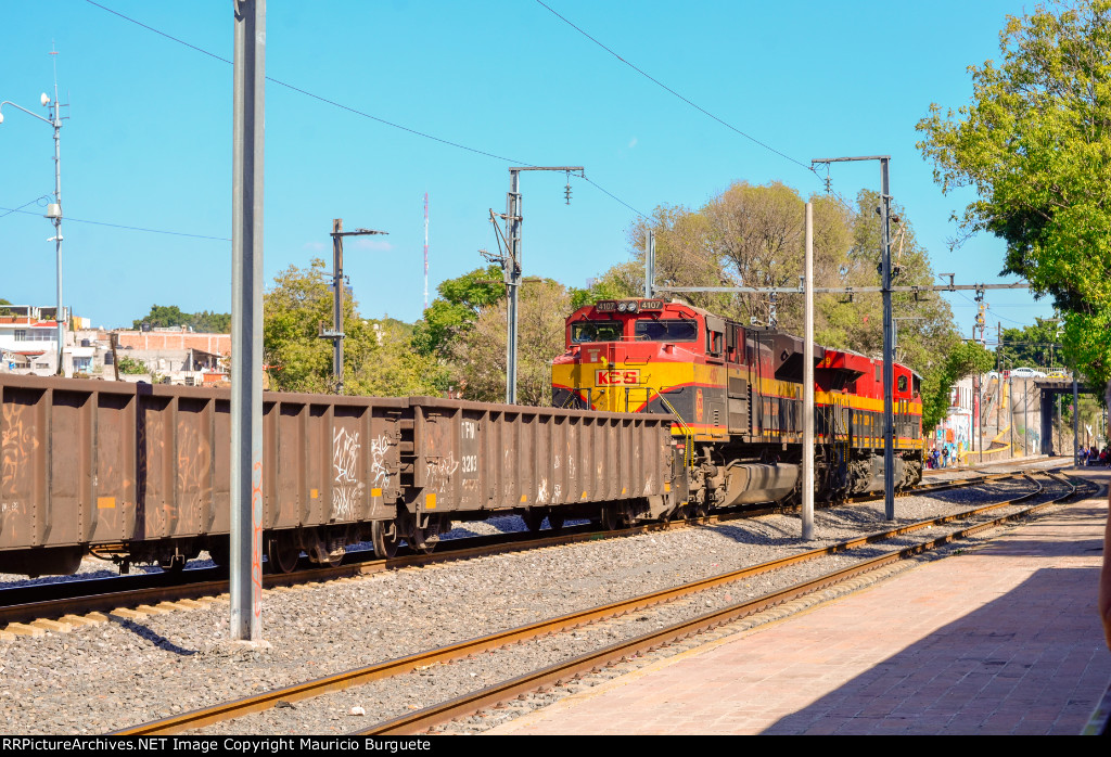 KCSM ES44AC & KCS SD70ACe Locomotives with train